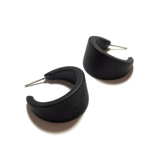 Jet Frosted Vintage Lucite Marilyn Hoops Earrings - Picture 3 of 5